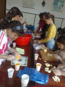 e-imagini-cu-activitati-practice-si-produse-realizate-de-elevi-30_600x800